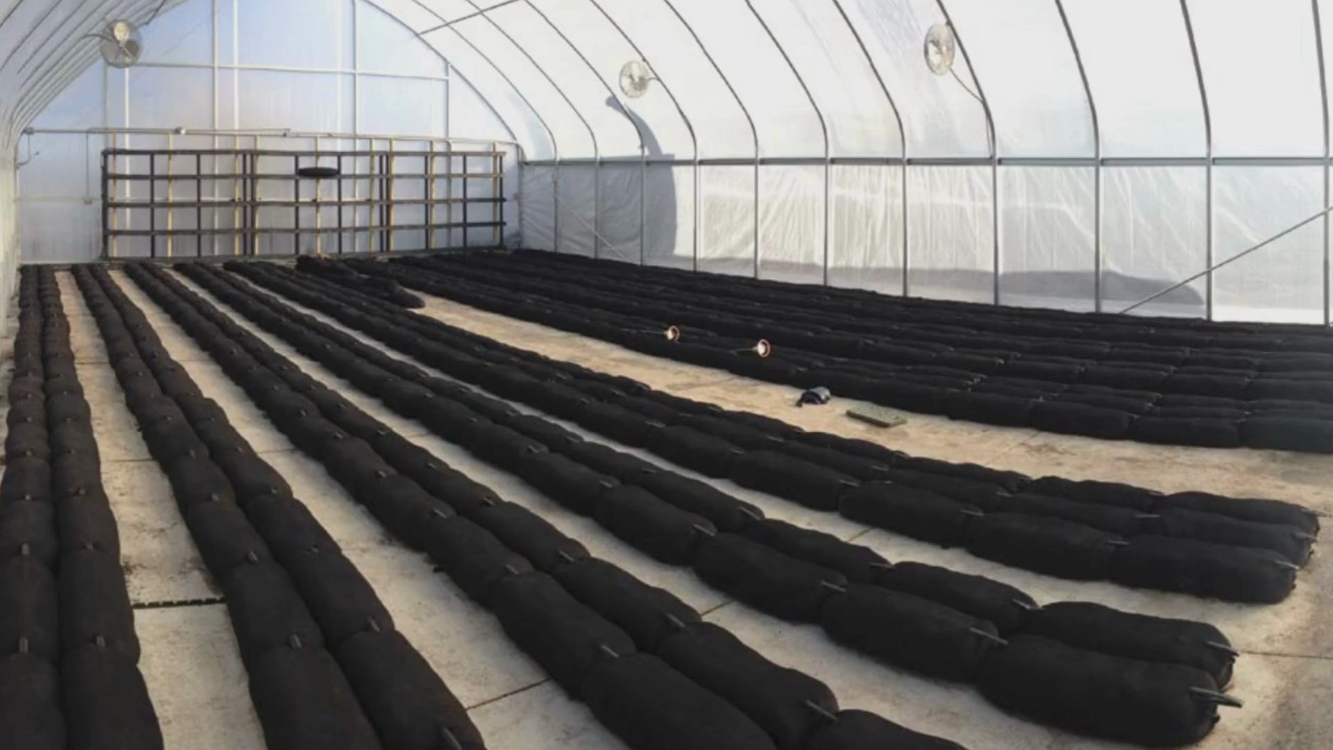 Load video: GardenSoxx® Commercial Sized Rolls